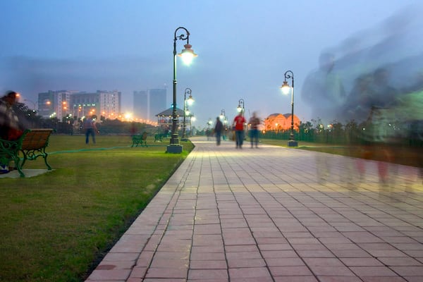 Calcutta mettant en vedette ville, jardin et scĂšnes de nuit