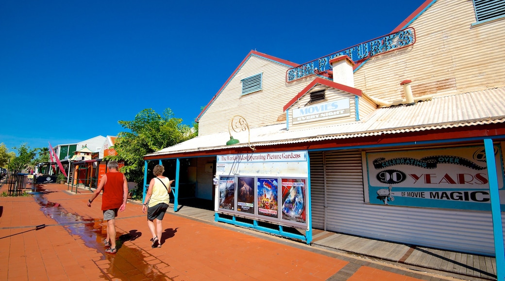 Broome presenterar skyltar, en stad och gatuliv