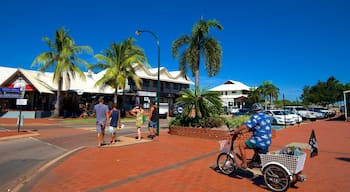 Broome showing a city, cycling and street scenes