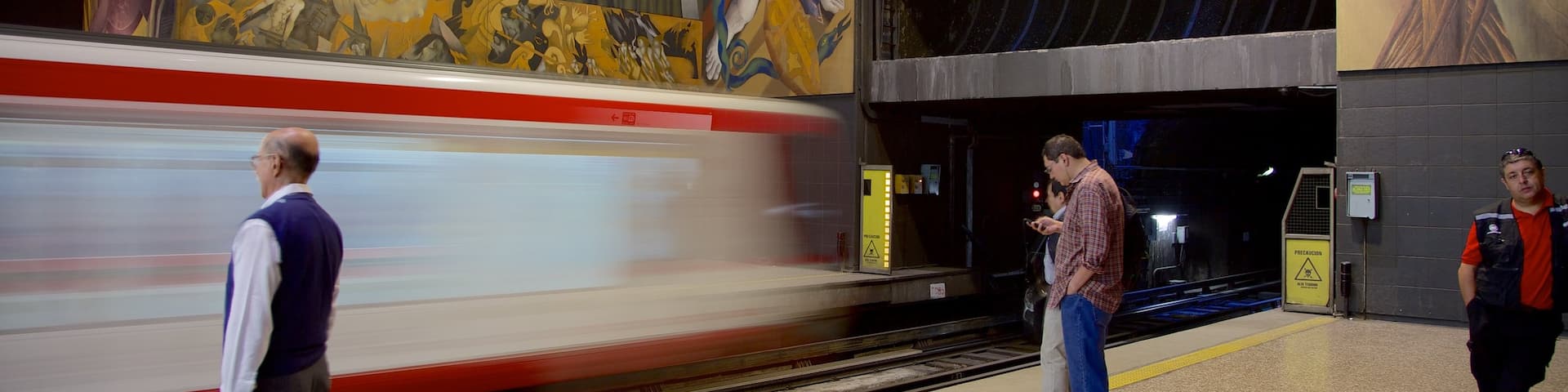 サンチアゴ チリ大学 表示 鉄道アイテム と 屋内の眺め 及び 少数の人々