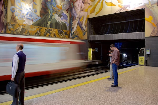 サンチアゴ チリ大学 表示 鉄道アイテム と 屋内の眺め 及び 少数の人々
