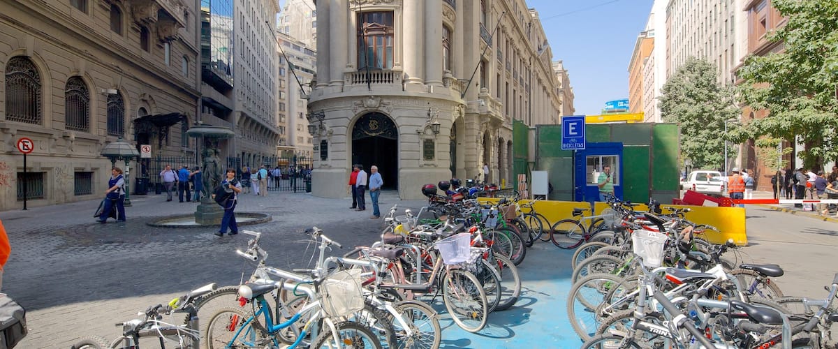 Santiago mettant en vedette scĂšnes de rue et ville