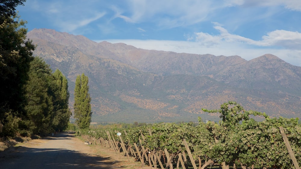 Pirque mit einem Berge und Farmland
