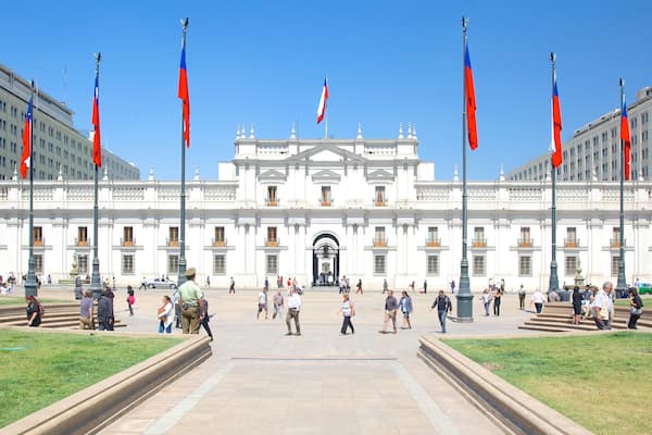 Palacio de la Moneda qui includes scĂšnes de rue, bĂątiment public et chĂąteau