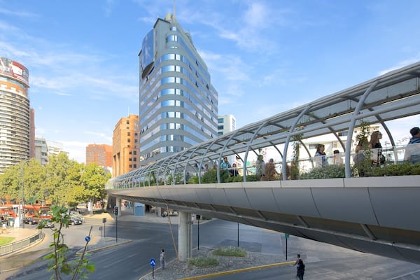Costanera Center montrant pont et ville