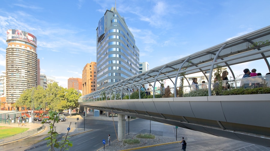 Costanera Center presenterar en bro och en stad