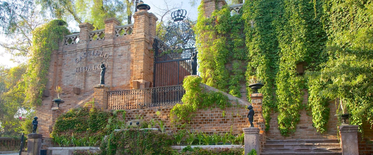 Santa Lucia Hill which includes heritage architecture, street scenes and heritage elements