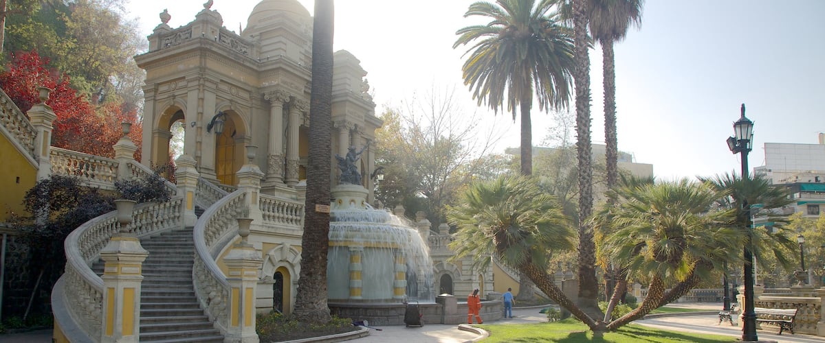 Santa Lucia Hill showing street scenes, a park and chateau or palace