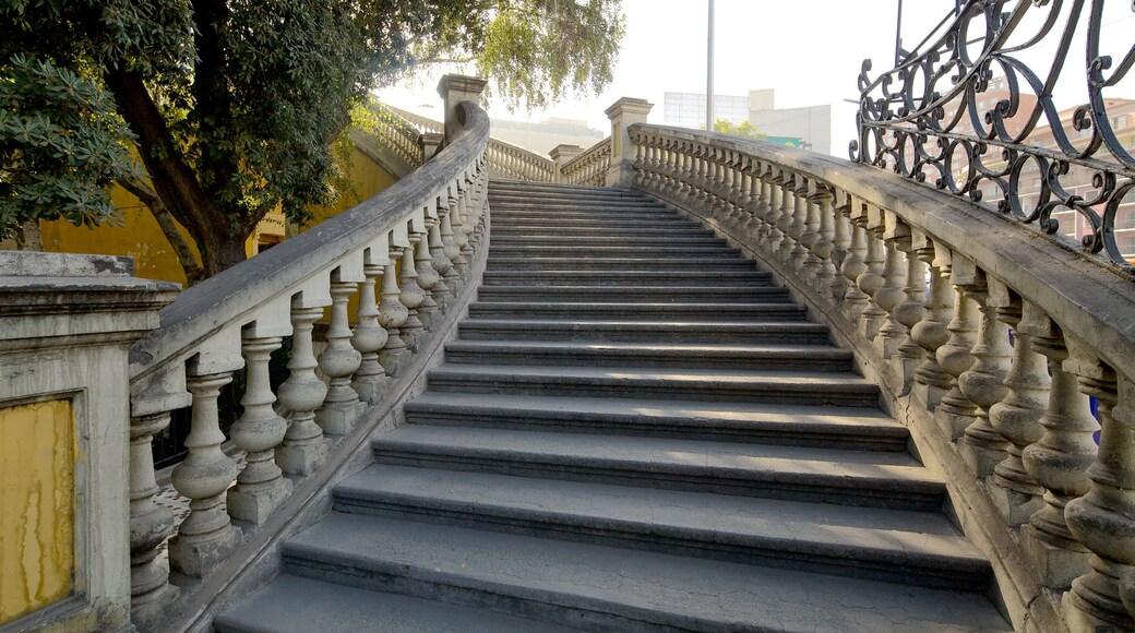 Santa Lucia Hill showing chateau or palace and a garden