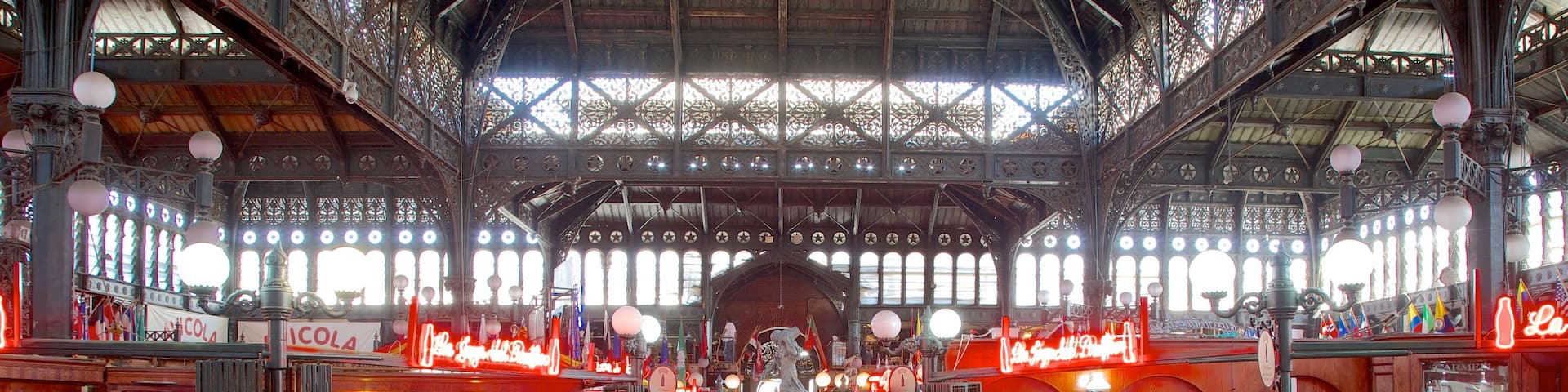 Mercado Central montrant dßner en ville, scÚnes de café et vues intérieures