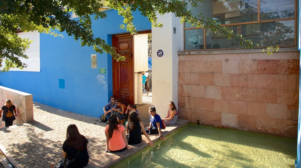 La Chascona que inclui cenas de rua e uma cidade