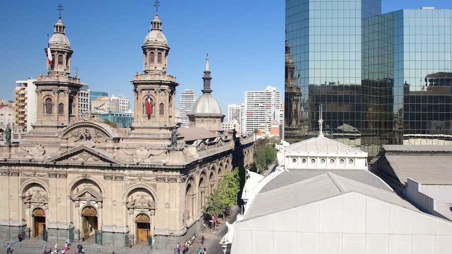 Museo Histórico Nacional bevat centraal zakendistrict, een kerk of kathedraal en een stad