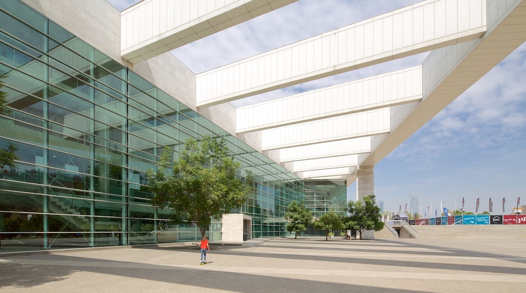 Parque Bicentenario featuring moderni arkkitehtuuri