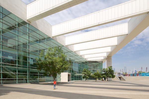 Parque Bicentenario mit einem moderne Architektur