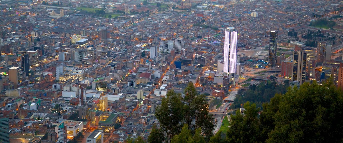 Torre Colpatria ofreciendo una ciudad