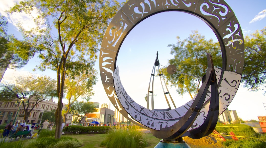Plaza Zaragoza showing a park and outdoor art