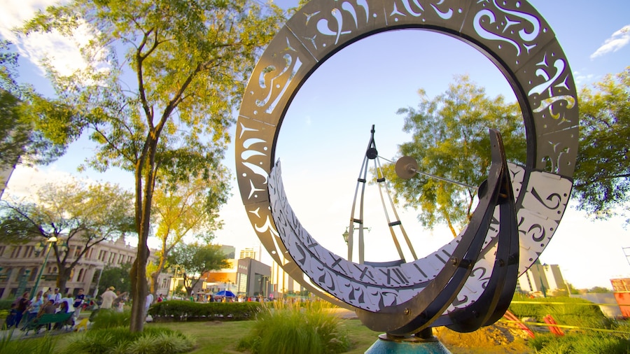 Plaza Zaragoza which includes outdoor art and a garden