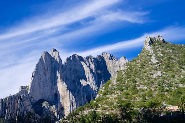 Canon de la Huasteca which includes landscape views and mountains