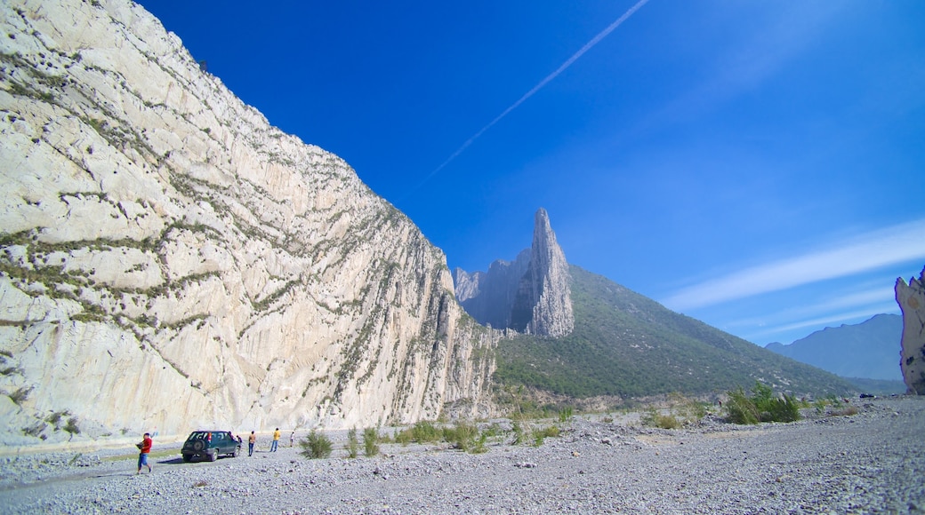 Canon de la Huasteca ofreciendo montañas y vistas de paisajes