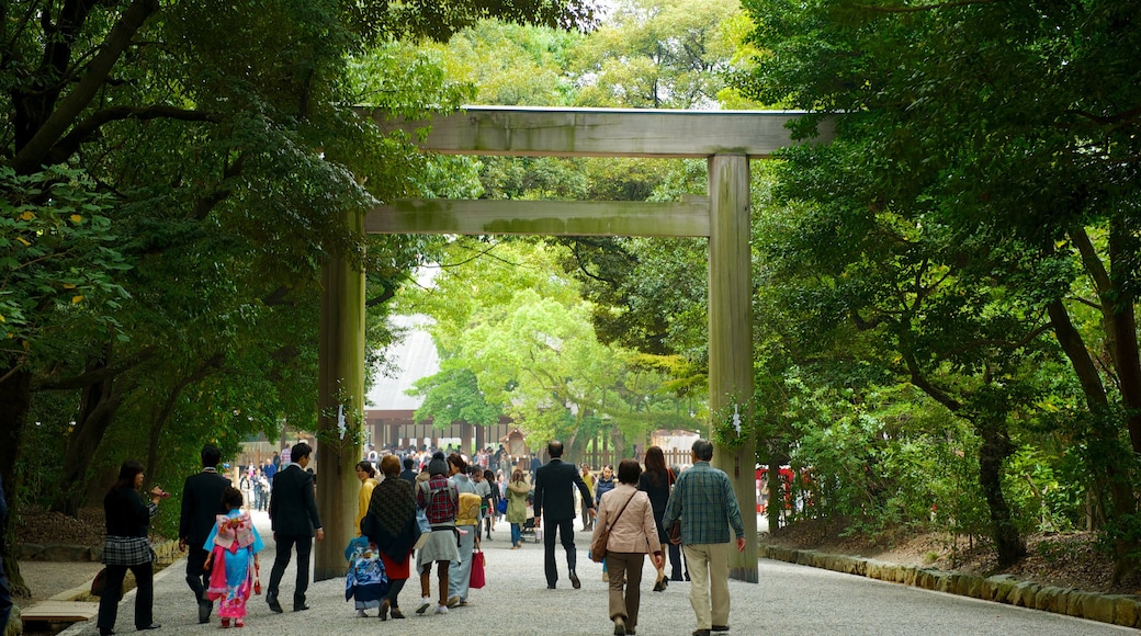 Atsuta Shrine featuring a temple or place of worship, street scenes and a garden