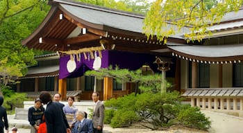 Santuario di Atsuta mostrando architettura d\'epoca e tempio o luogo di culto