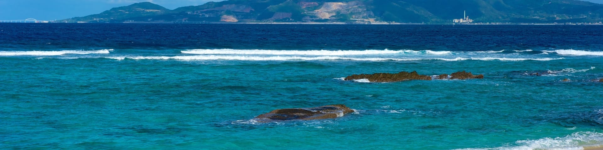 Mission Beach showing landscape views and a beach