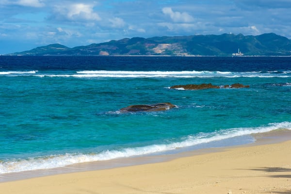 Mission Beach das einen Sandstrand und Landschaften