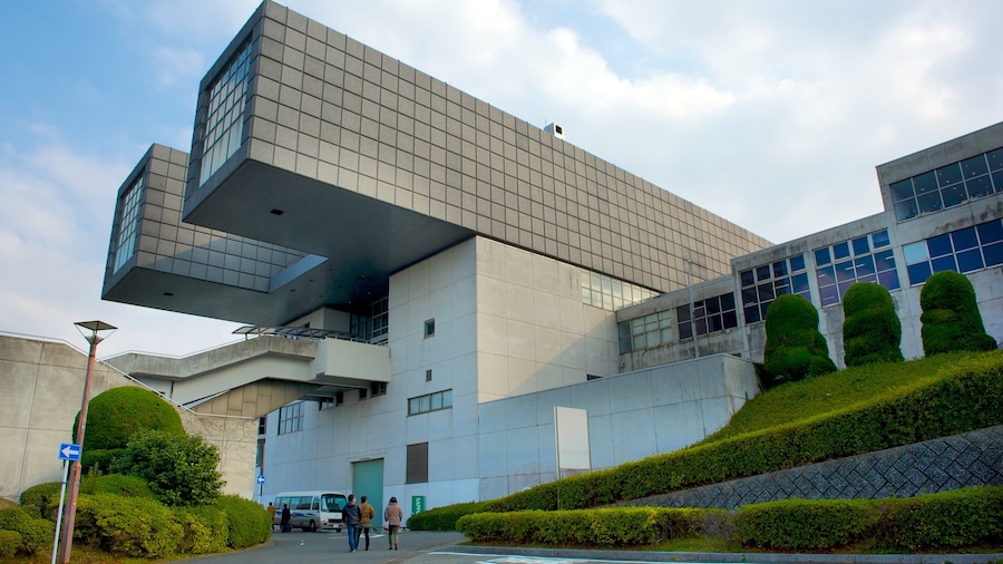 Musée municipal d\'art de Kitakyushu qui includes architecture moderne et ville