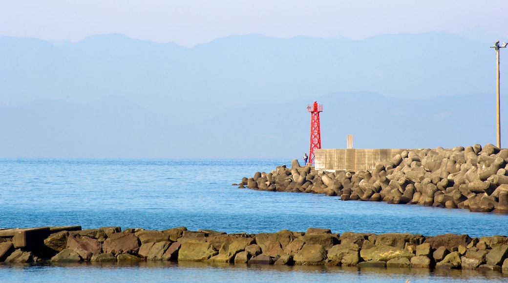 Toi-stranden fasiliteter samt kyst