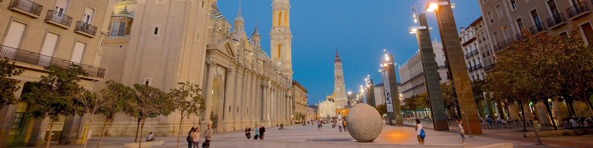 Plaza del Pilar featuring a square or plaza, a city and heritage architecture