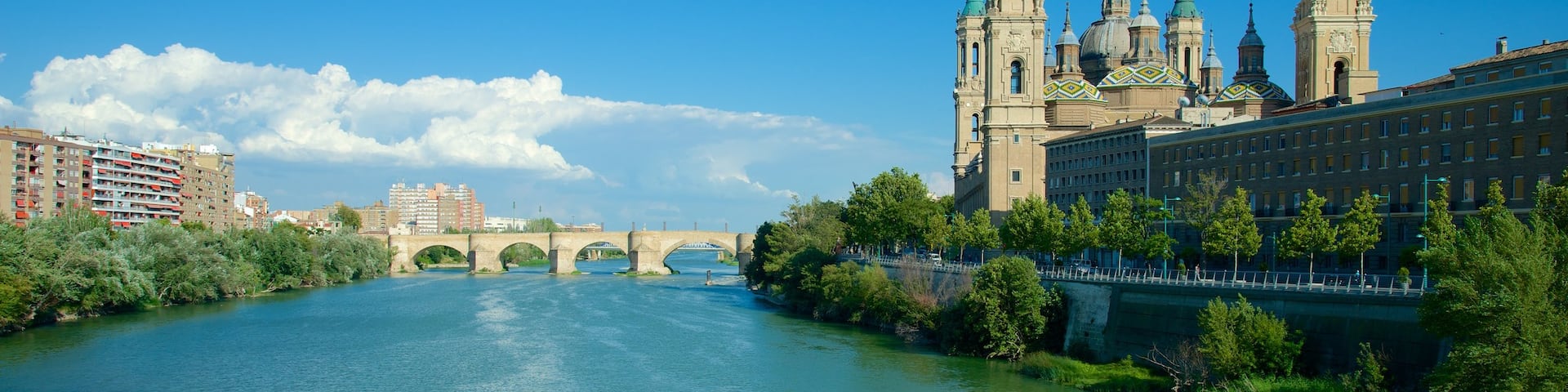 Aragon which includes a city, heritage architecture and landscape views