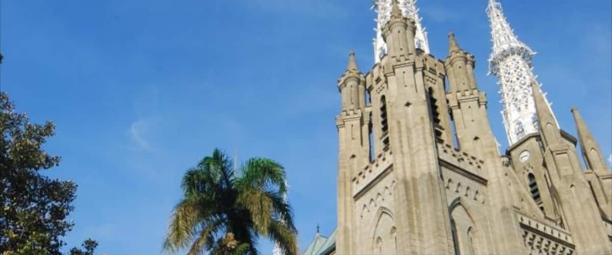 Cathédrale de Jakarta qui includes église ou cathédrale, éléments religieux et patrimoine architectural