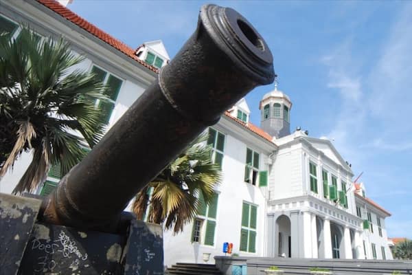 Musée d\'histoire de Jakarta qui includes ville et articles militaires