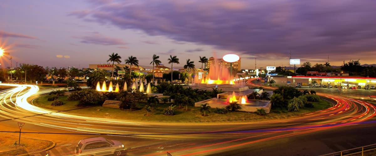 Managua que incluye una puesta de sol y una ciudad