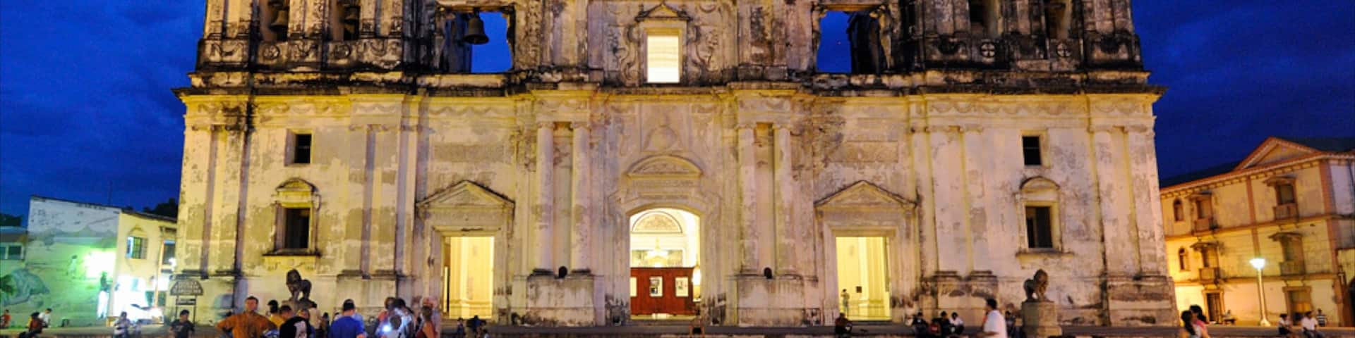 León showing a city, night scenes and heritage elements