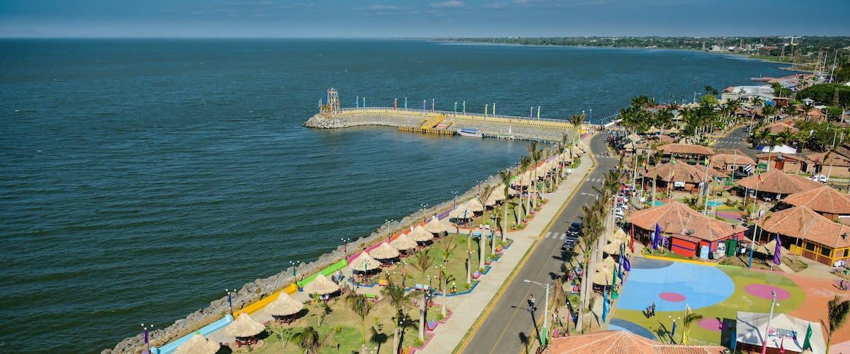Puerto Salvador Allende showing general coastal views and a luxury hotel or resort
