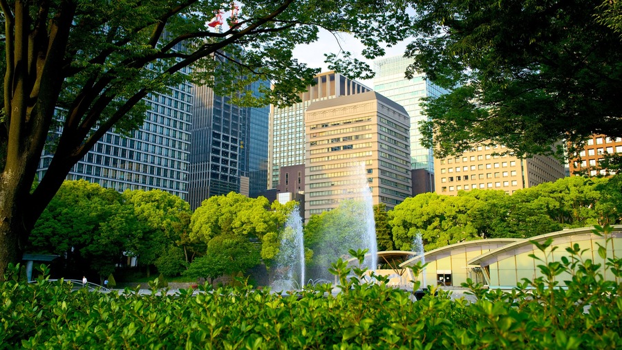 Marunouchi featuring a high rise building, a city and a fountain