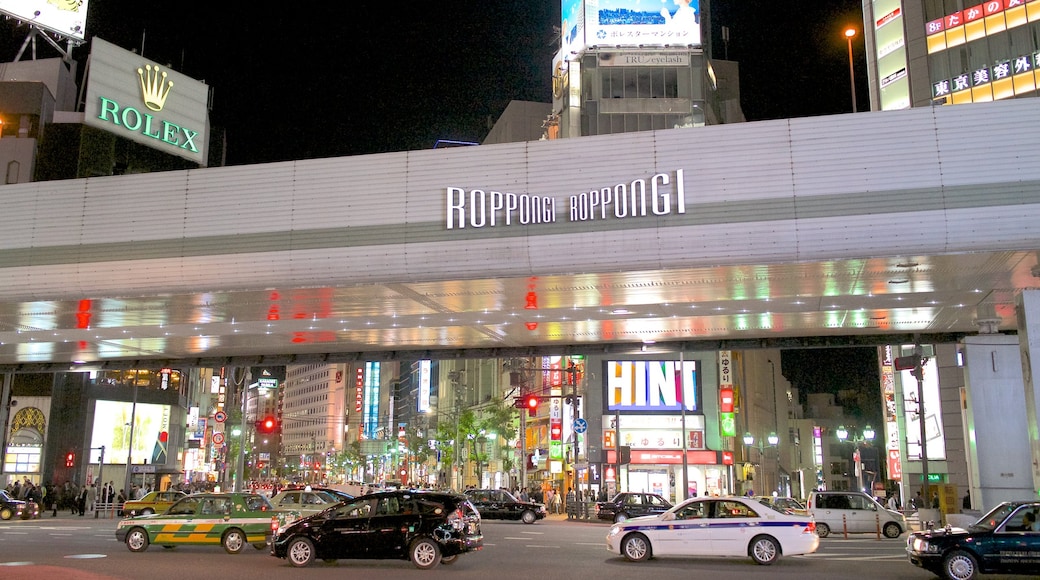 Roppongi mostrando señalización, compras y escenas urbanas