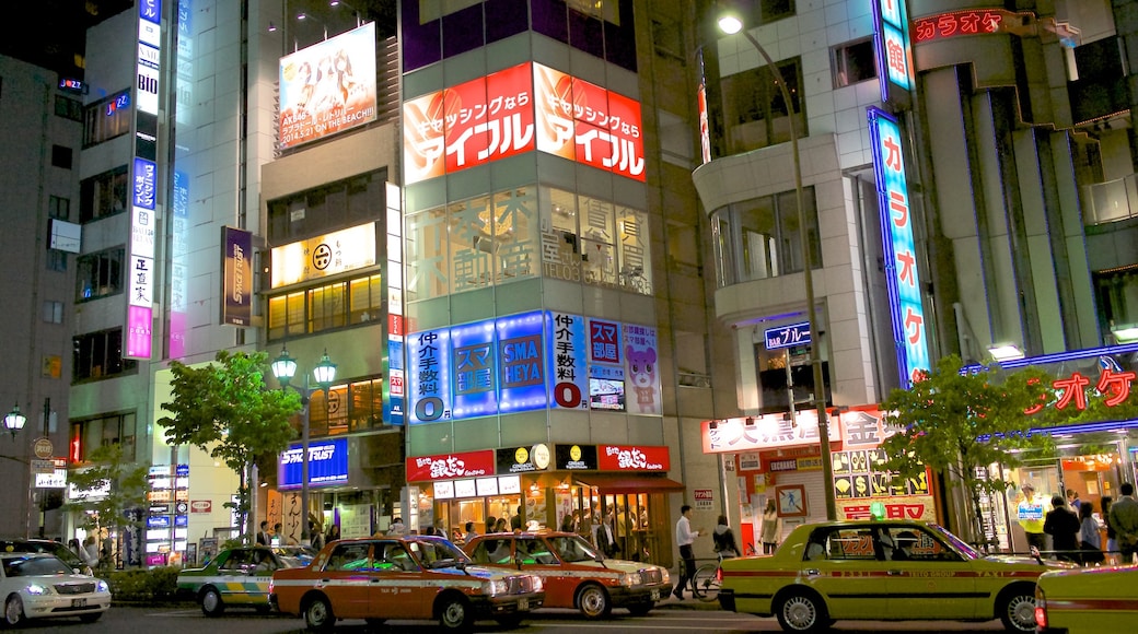 Roppongi que incluye compras, una ciudad y escenas urbanas