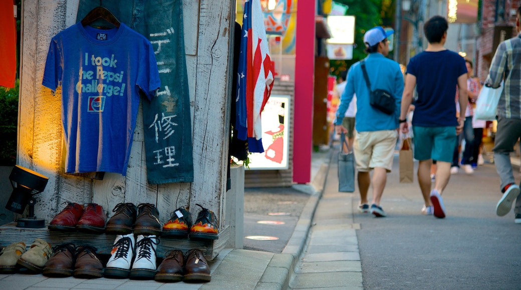 Harajuku showing markets, shopping and signage