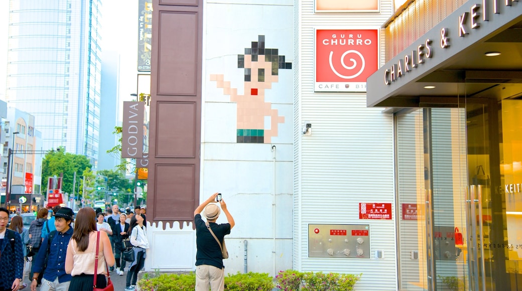 Harajuku showing outdoor art, street scenes and art