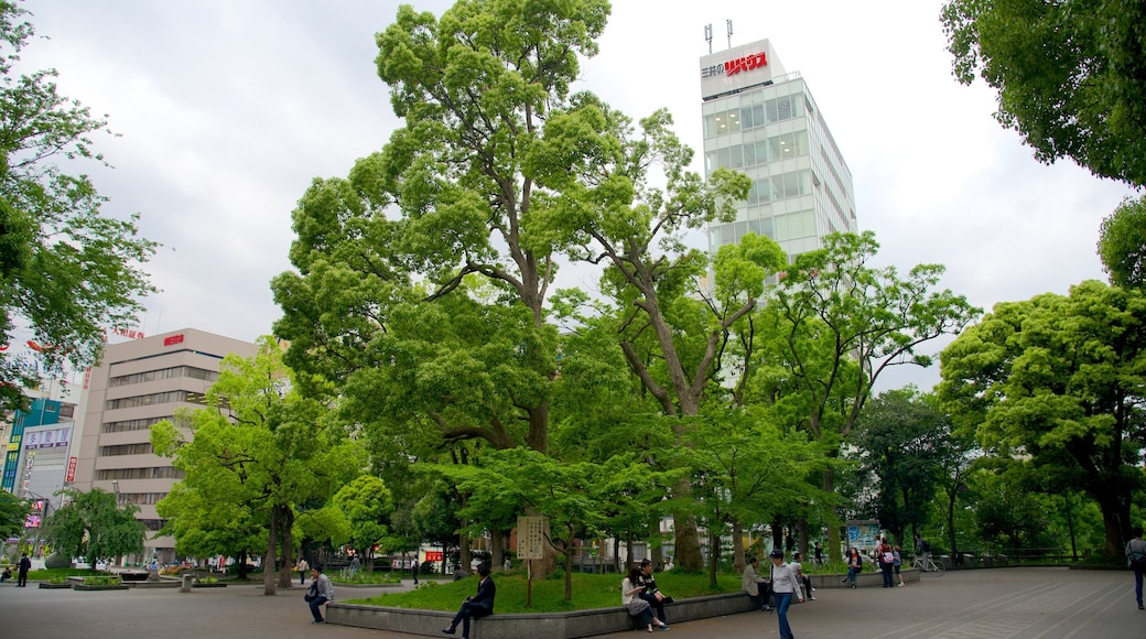 Parque de Ueno mostrando uma cidade e um jardim