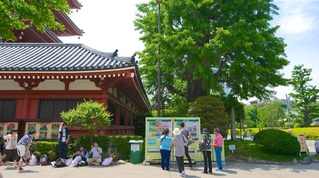 Templo Sensoji ofreciendo un templo o lugar de culto y elementos religiosos