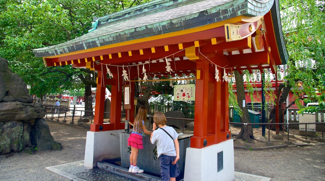 Asakusa Shrine showing a temple or place of worship and religious elements as well as children