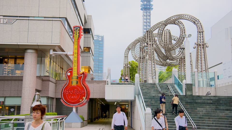 Minatomirai caracterizando cenas de rua, arquitetura moderna e uma cidade