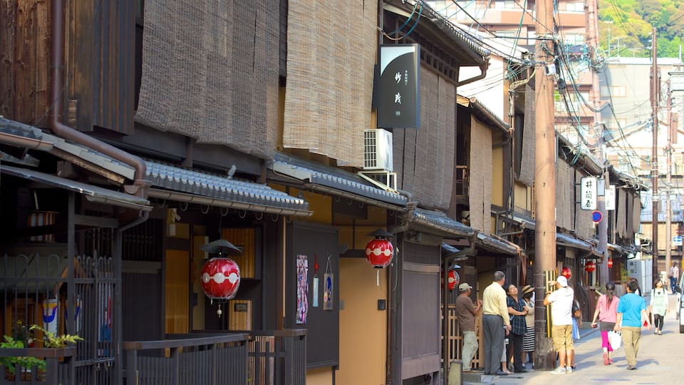 Gion caracterizando cenas de rua e uma cidade