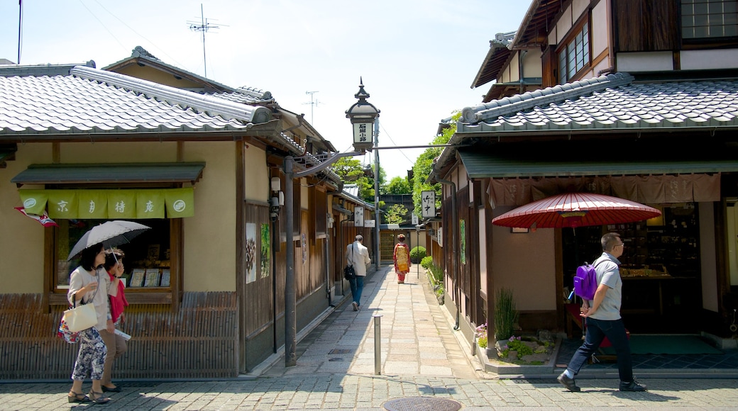 Ishibe Koji inclusief een stad, historische architectuur en een huis