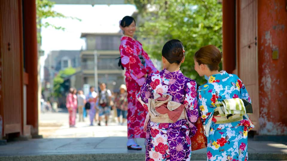 Temple Yasaka-jinja mettant en vedette ville et temple ou lieu de culte