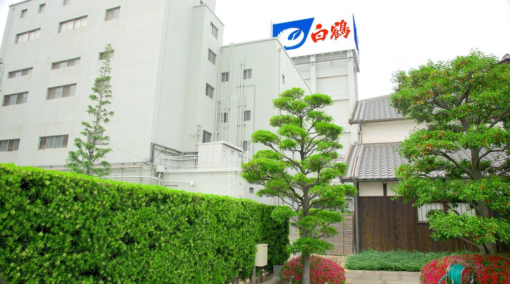 Hakutsuru Sake Brewery Museum featuring a city