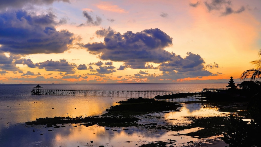 Batam mostrando vista panorámica, escenas tropicales y un atardecer